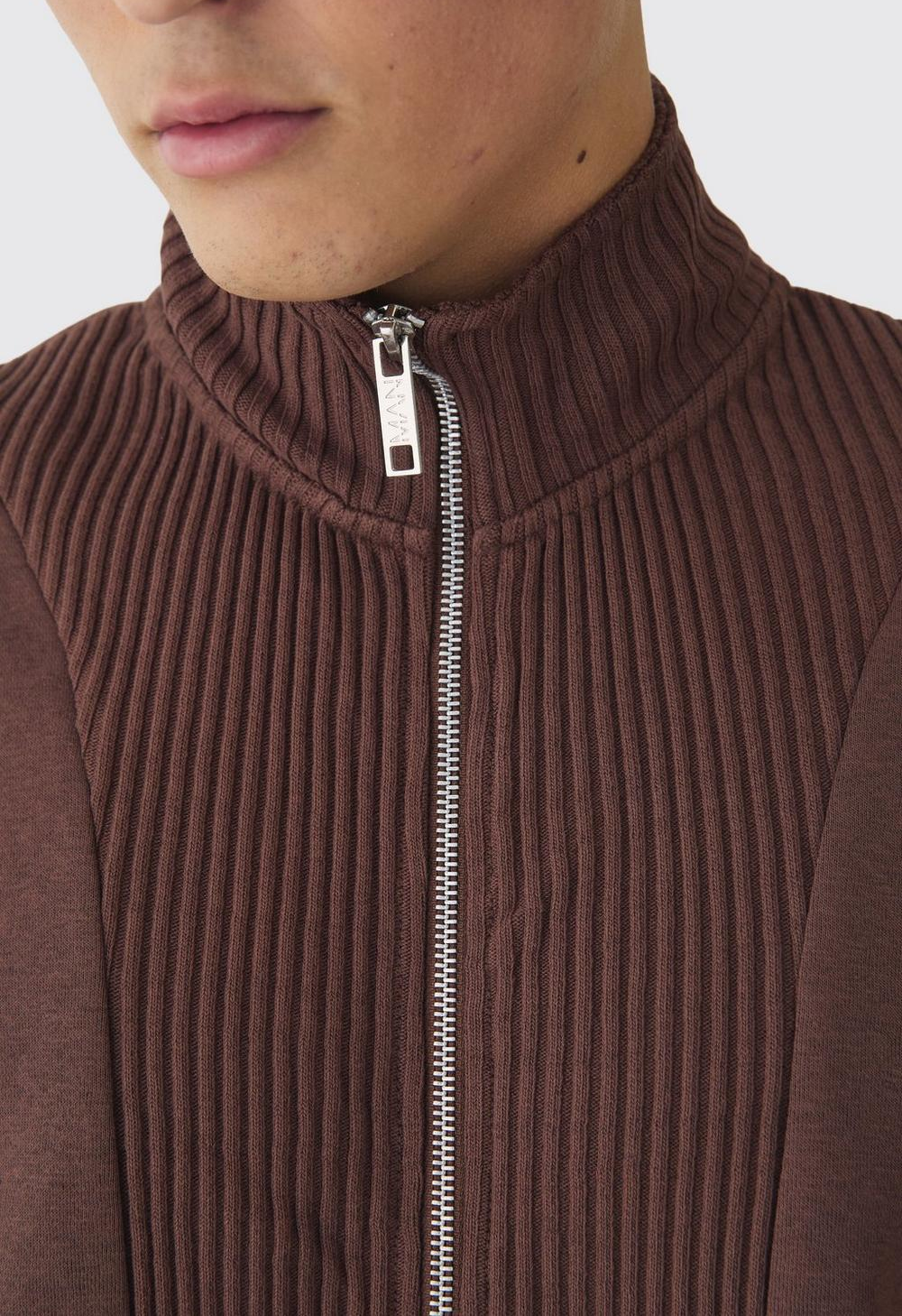 Juese Ribbed Detail Zip-Up Sweatshirt | Casual Brown Jacket | Modern Design with Zipper